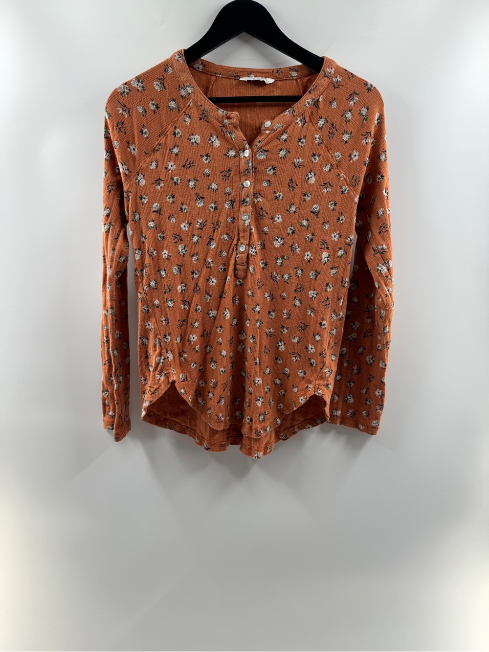 Lucky Brand Orange Floral Ribbed Henley Top – Women’s Small